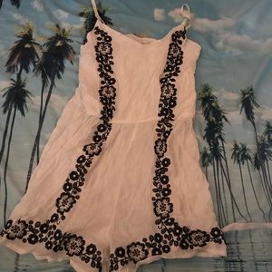 Super cute romper w/ embroidery first a XS/S